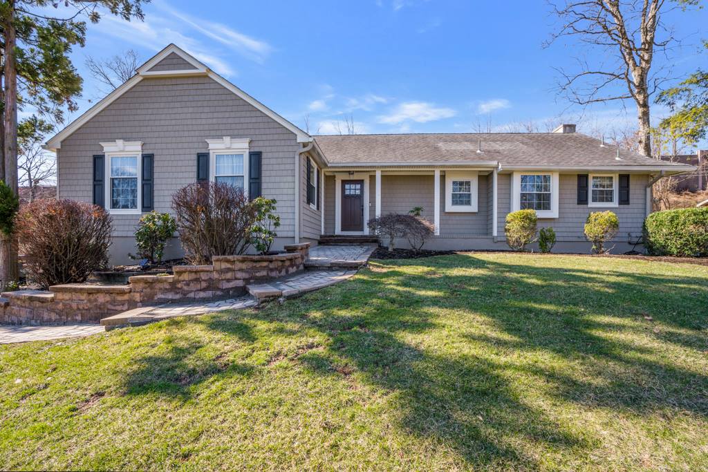 10 Powder Horn Dr, Morris Township, NJ 07960