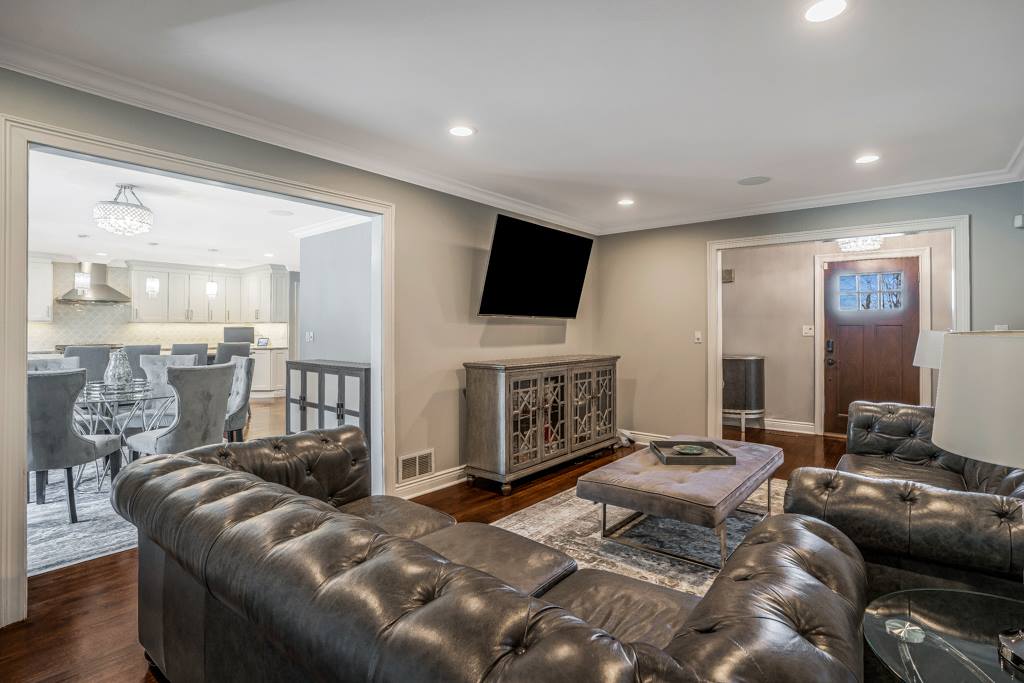 10 Powder Horn Dr, Morris Township, NJ 07960