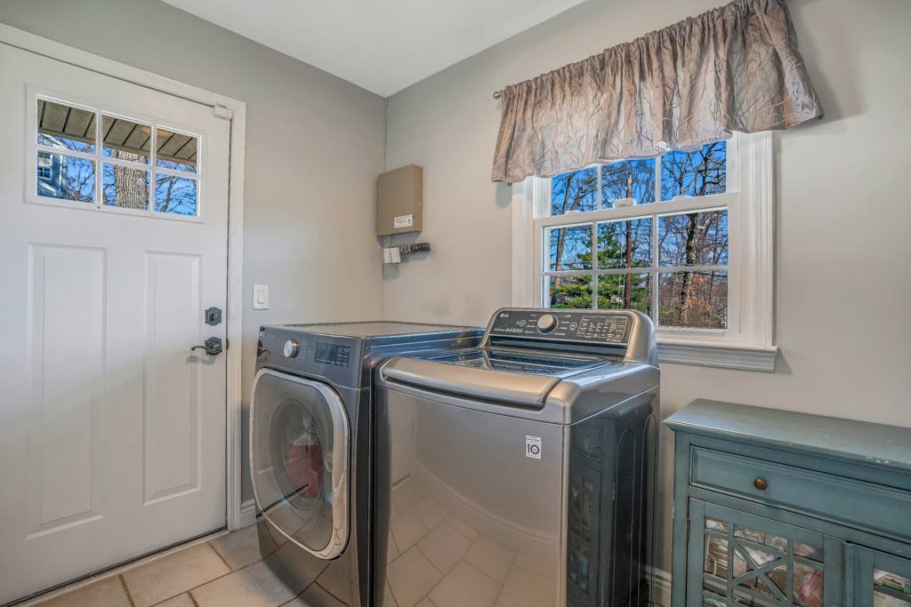 10 Powder Horn Dr, Morris Township, NJ 07960