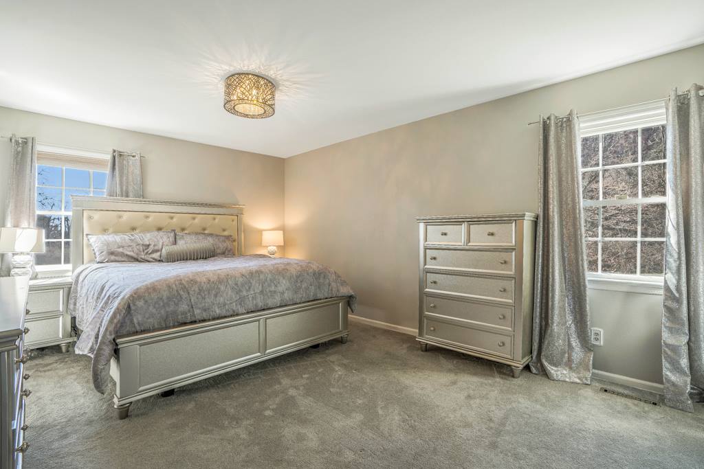 10 Powder Horn Dr, Morris Township, NJ 07960
