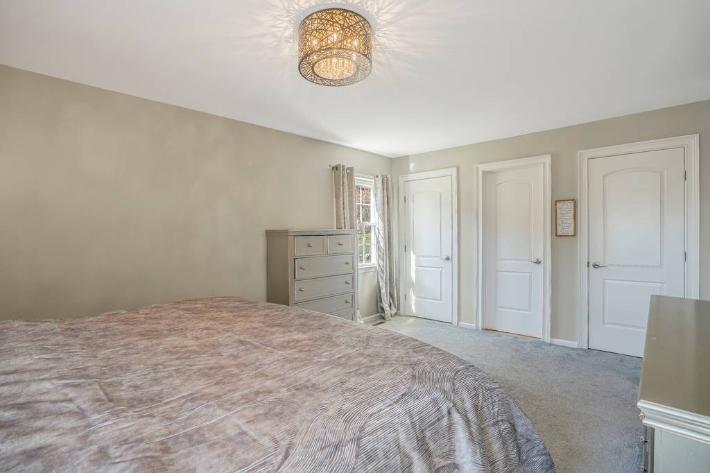10 Powder Horn Dr, Morris Township, NJ 07960