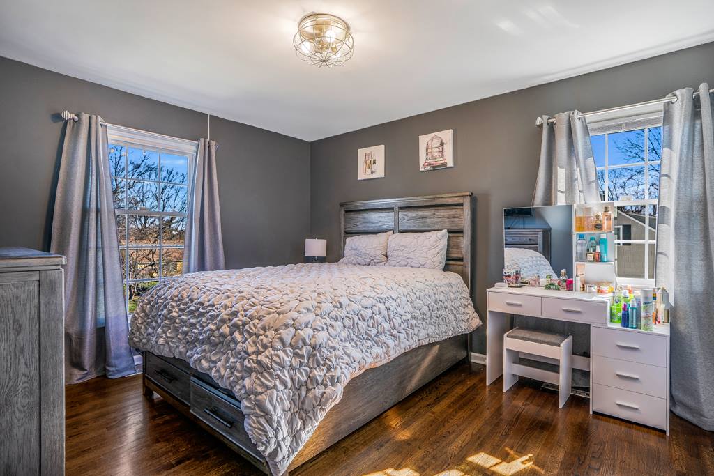 10 Powder Horn Dr, Morris Township, NJ 07960