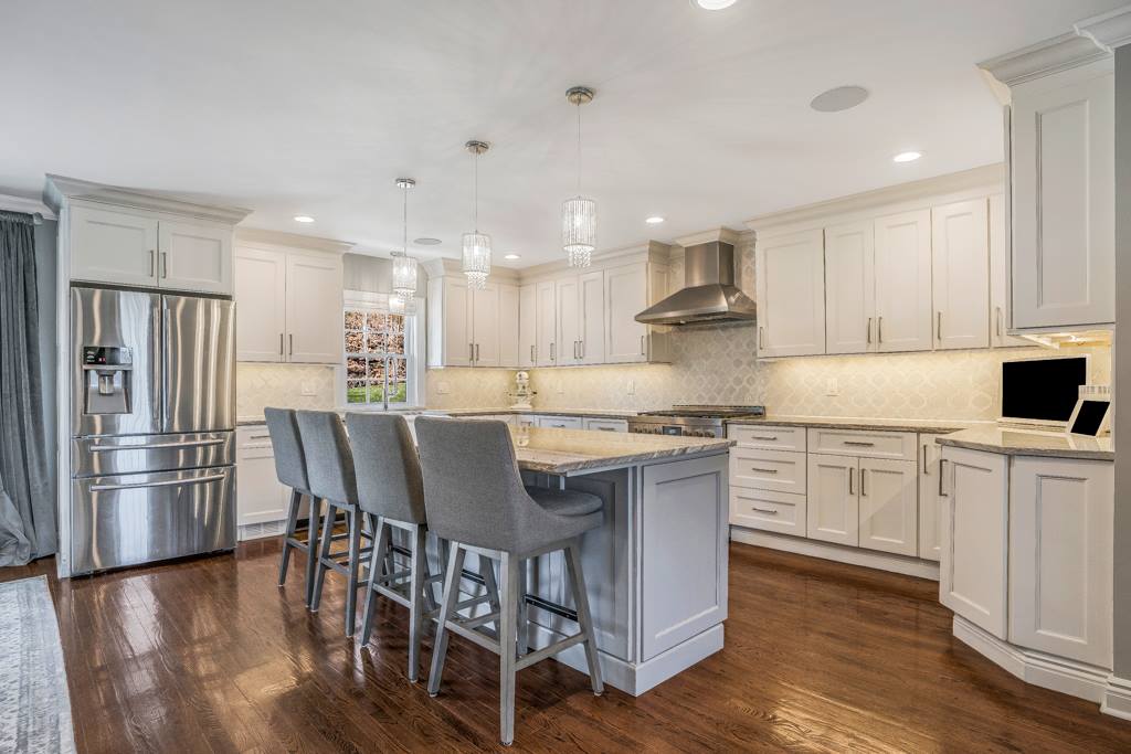 10 Powder Horn Dr, Morris Township, NJ 07960