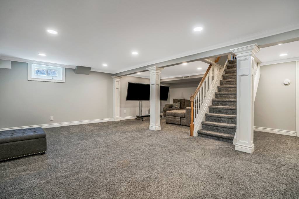 10 Powder Horn Dr, Morris Township, NJ 07960
