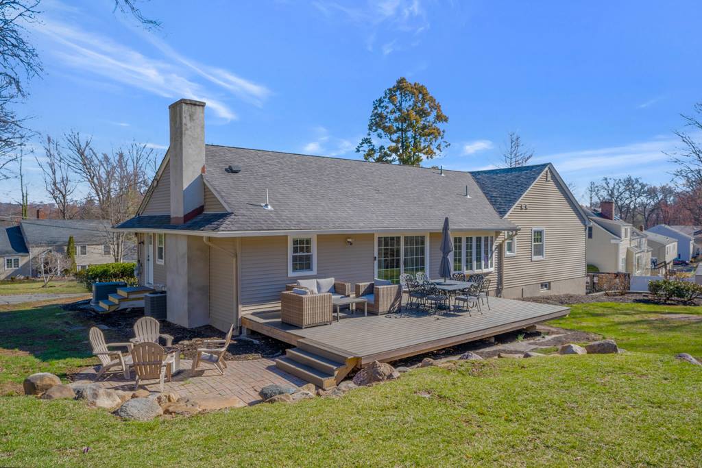 10 Powder Horn Dr, Morris Township, NJ 07960