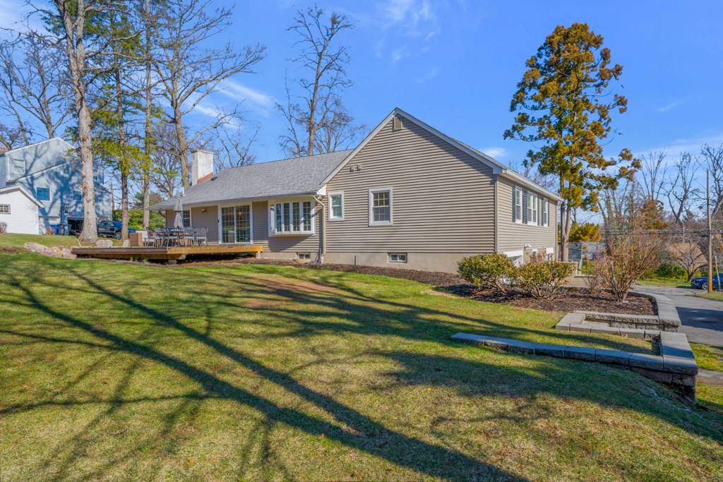 10 Powder Horn Dr, Morris Township, NJ 07960