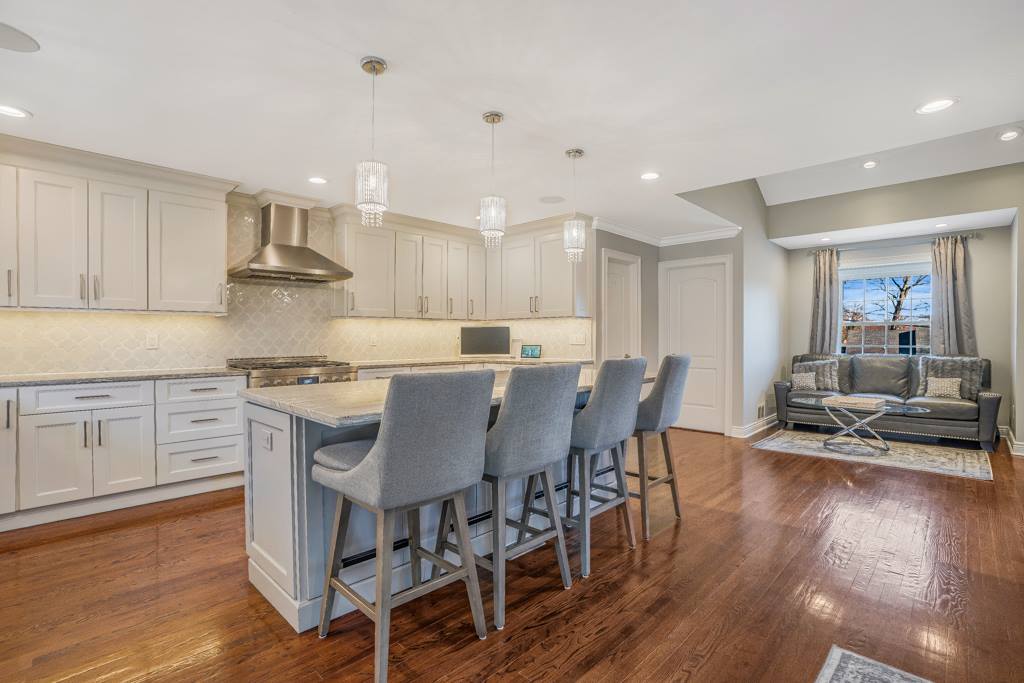 10 Powder Horn Dr, Morris Township, NJ 07960