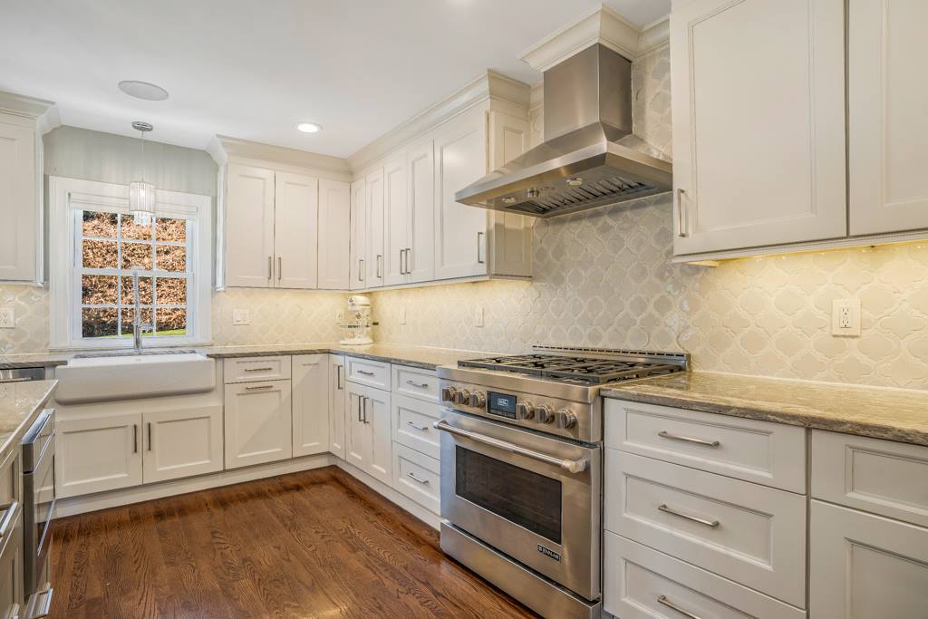 10 Powder Horn Dr, Morris Township, NJ 07960
