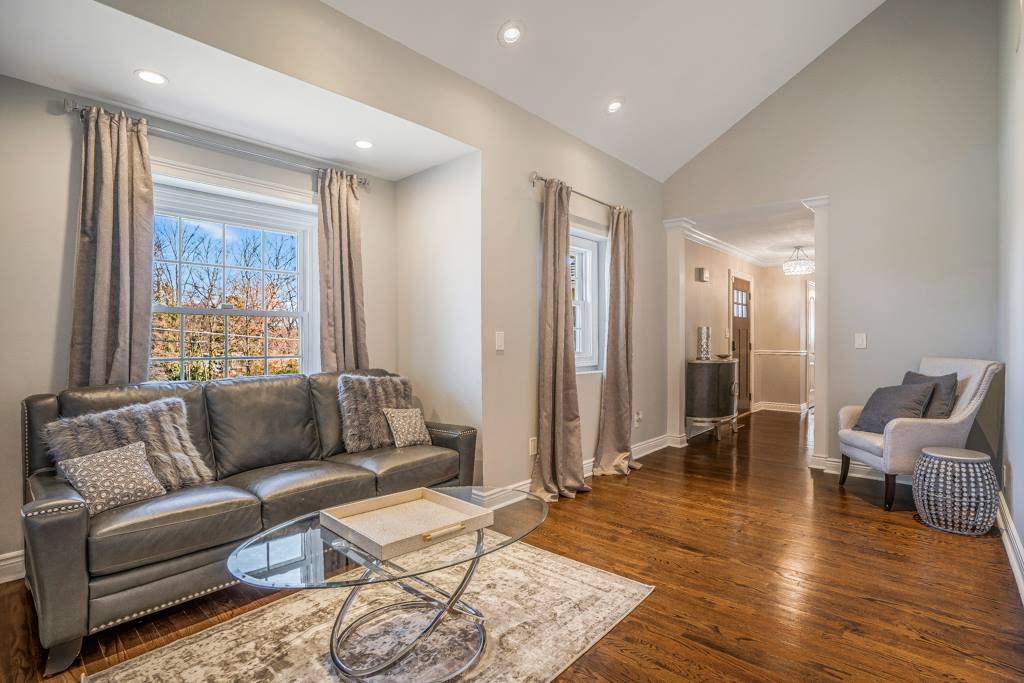 10 Powder Horn Dr, Morris Township, NJ 07960