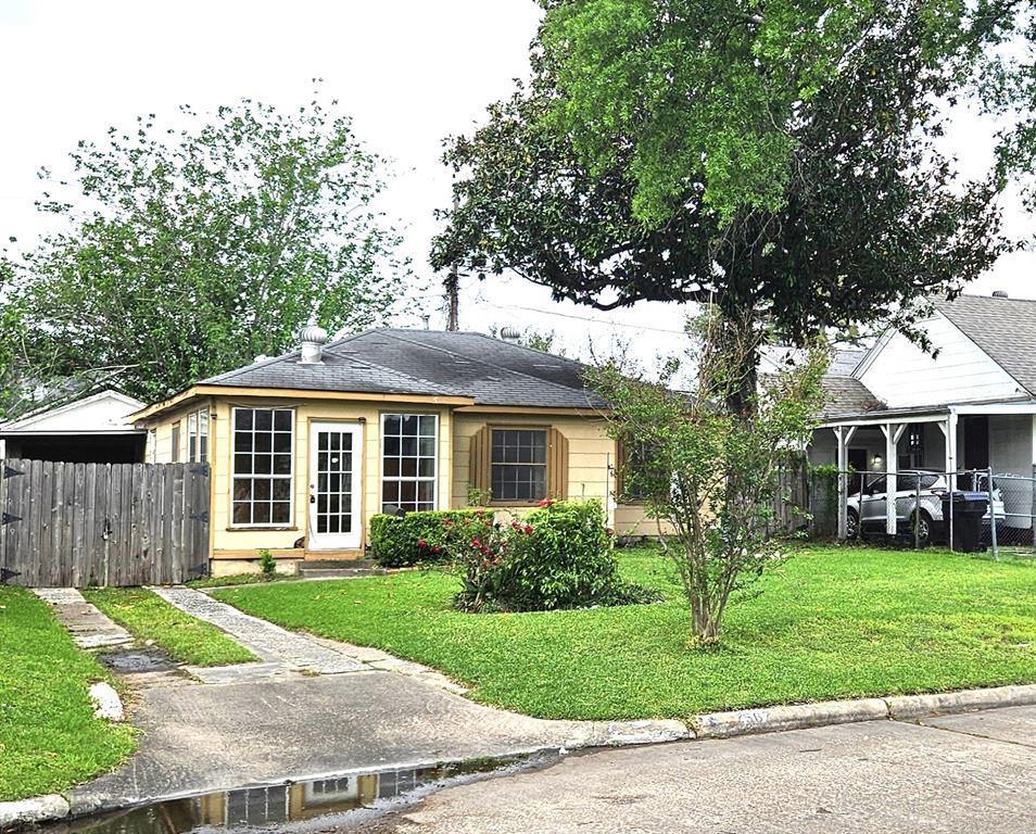 7567 Satsuma Street, Houston, TX 77023