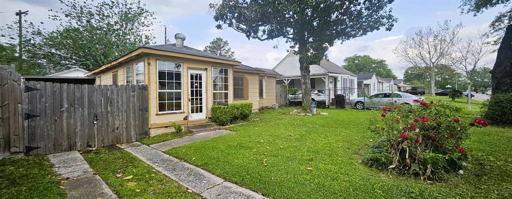 7567 Satsuma Street, Houston, TX 77023