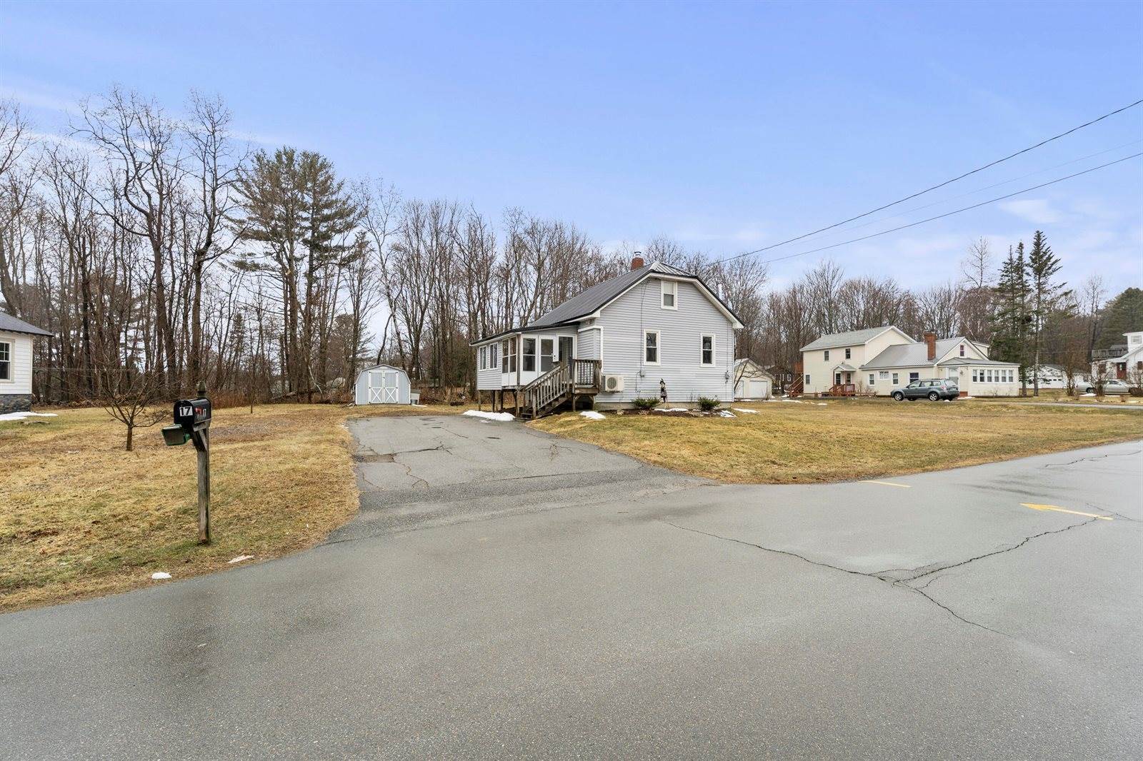 17 Wheelden Heights, Hampden, ME 04444