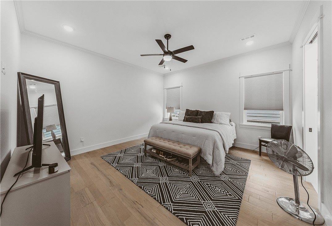 1019 North Main Street, Bentonville, AR 72712