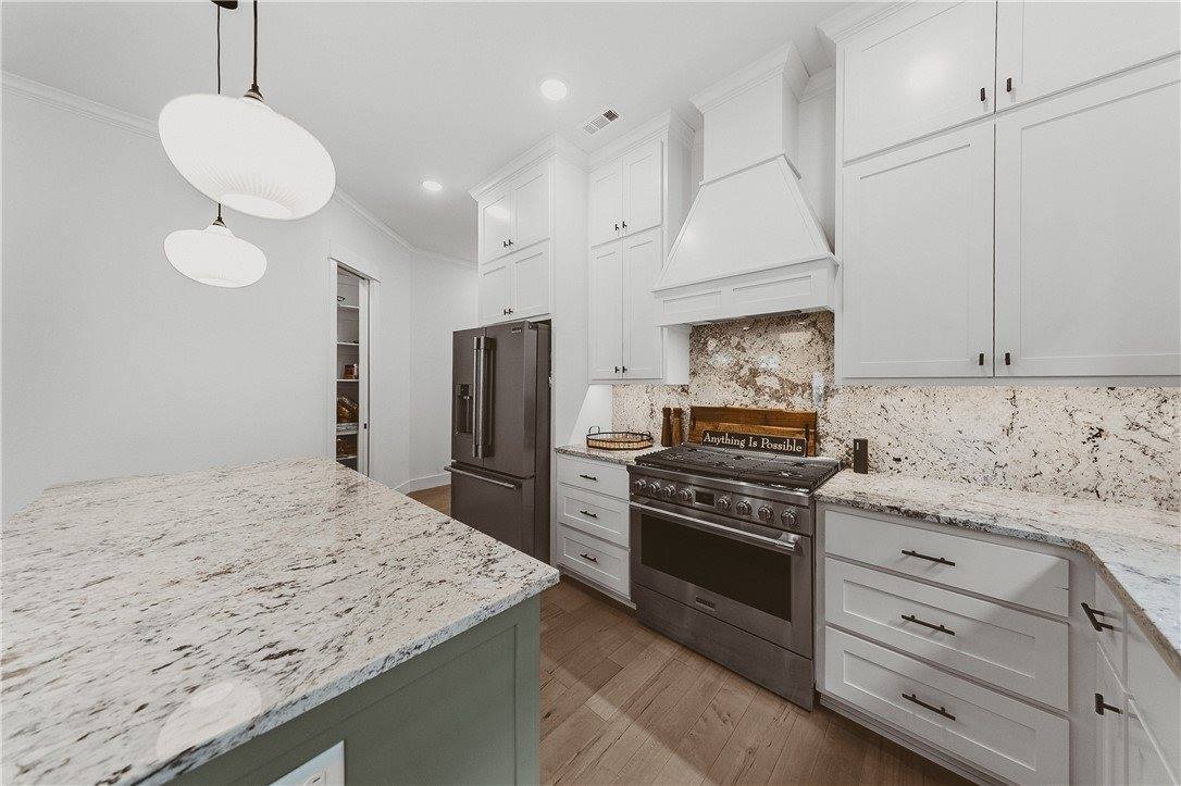 1019 North Main Street, Bentonville, AR 72712