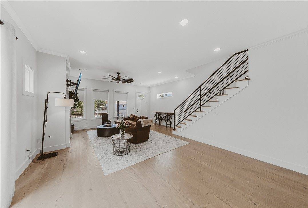 1019 North Main Street, Bentonville, AR 72712