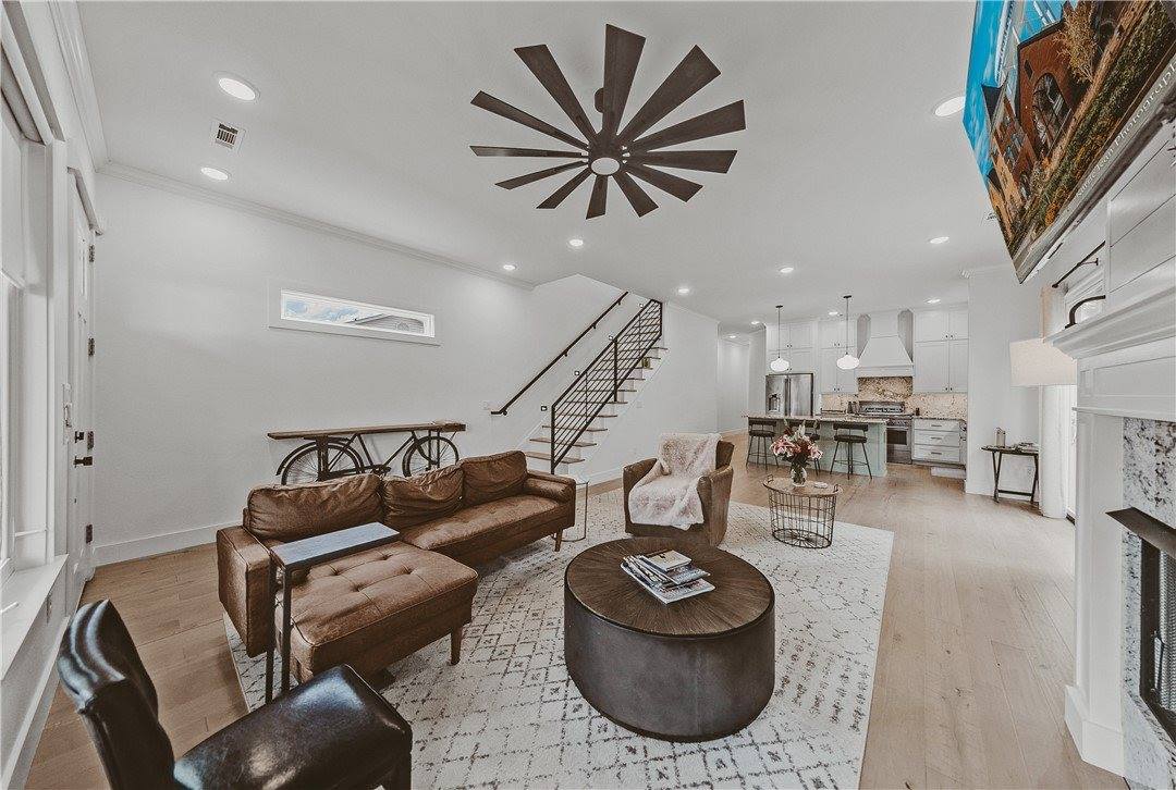 1019 North Main Street, Bentonville, AR 72712