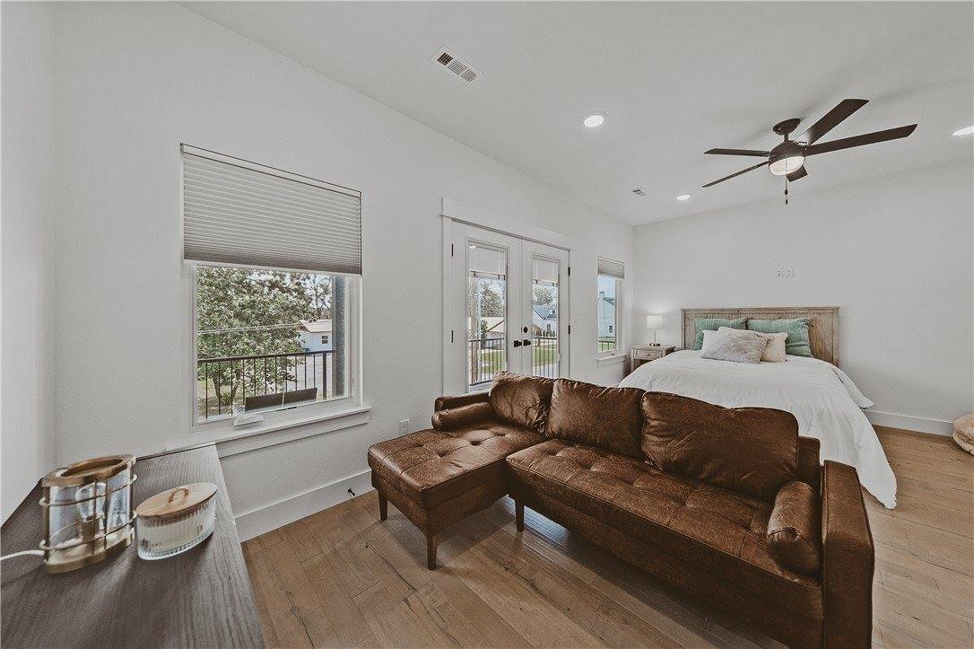 1019 North Main Street, Bentonville, AR 72712