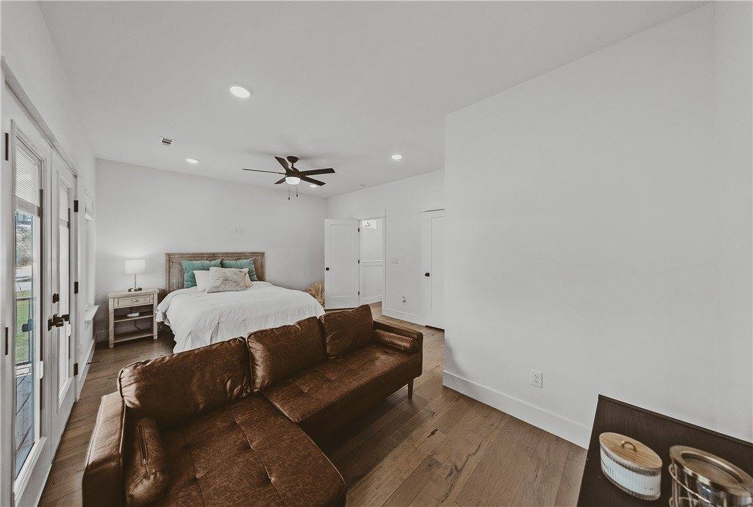 1019 North Main Street, Bentonville, AR 72712