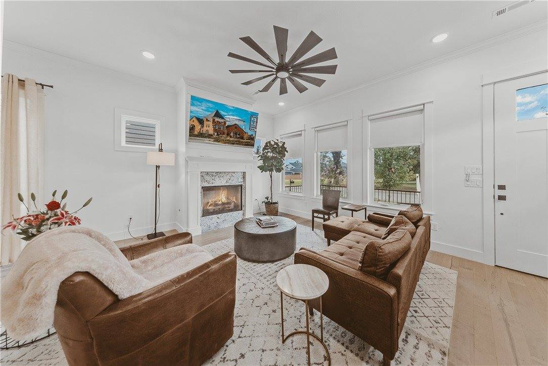 1019 North Main Street, Bentonville, AR 72712