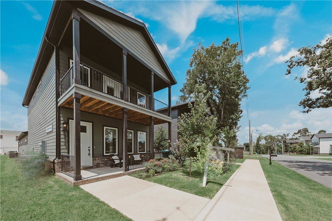 1019 North Main Street, Bentonville, AR 72712