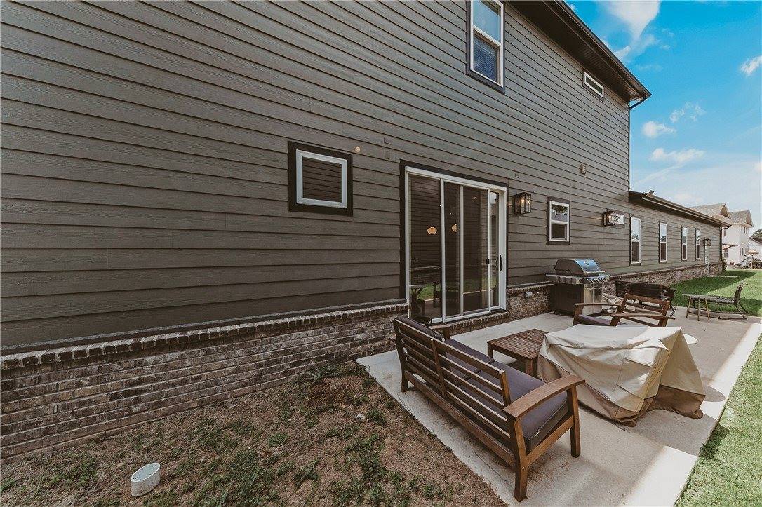 1019 North Main Street, Bentonville, AR 72712