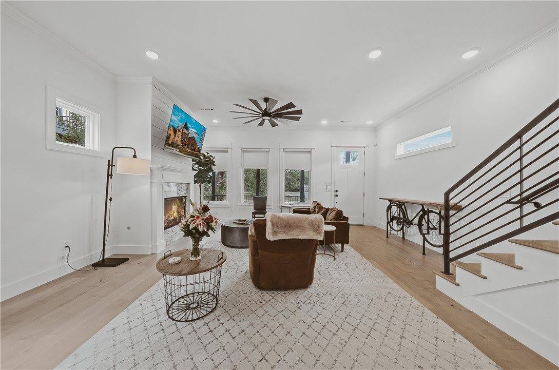 1019 North Main Street, Bentonville, AR 72712