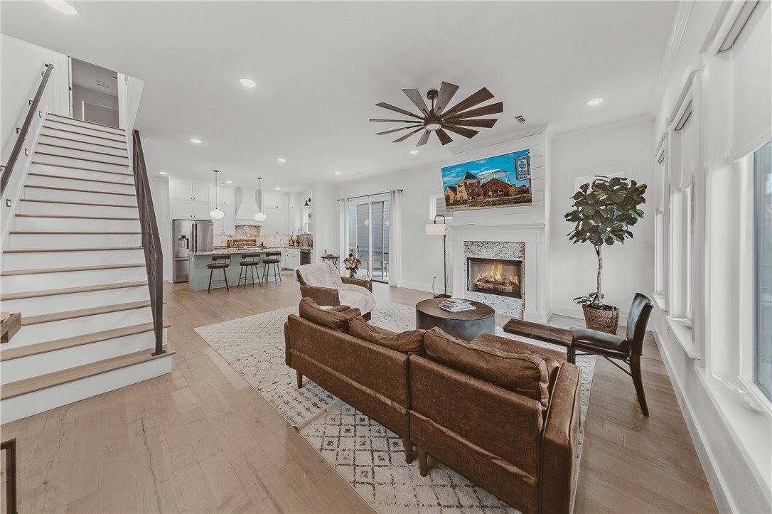 1019 North Main Street, Bentonville, AR 72712