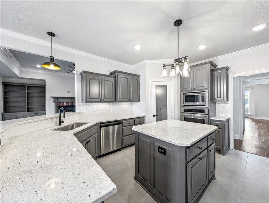 294 Arlington Way, Tontitown, AR 72762