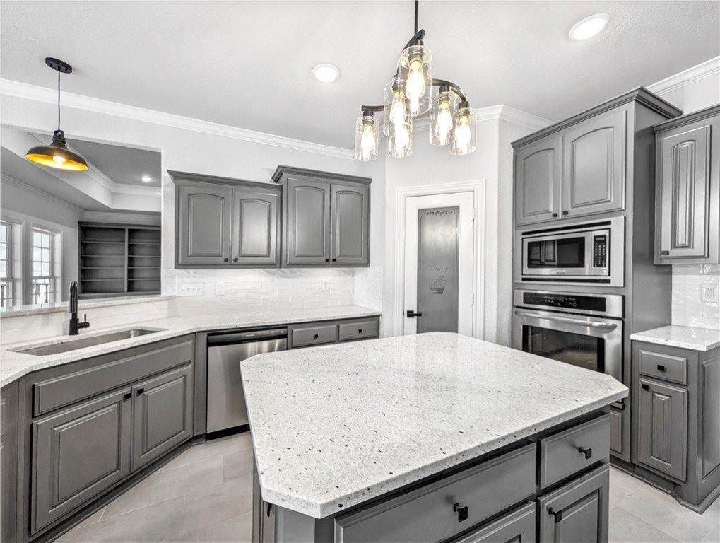 294 Arlington Way, Tontitown, AR 72762