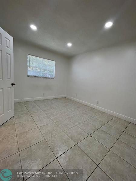 586 NE 35th St 1, #1, Oakland Park, FL 33334