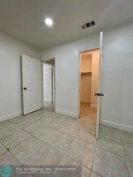 586 NE 35th St 1, #1, Oakland Park, FL 33334
