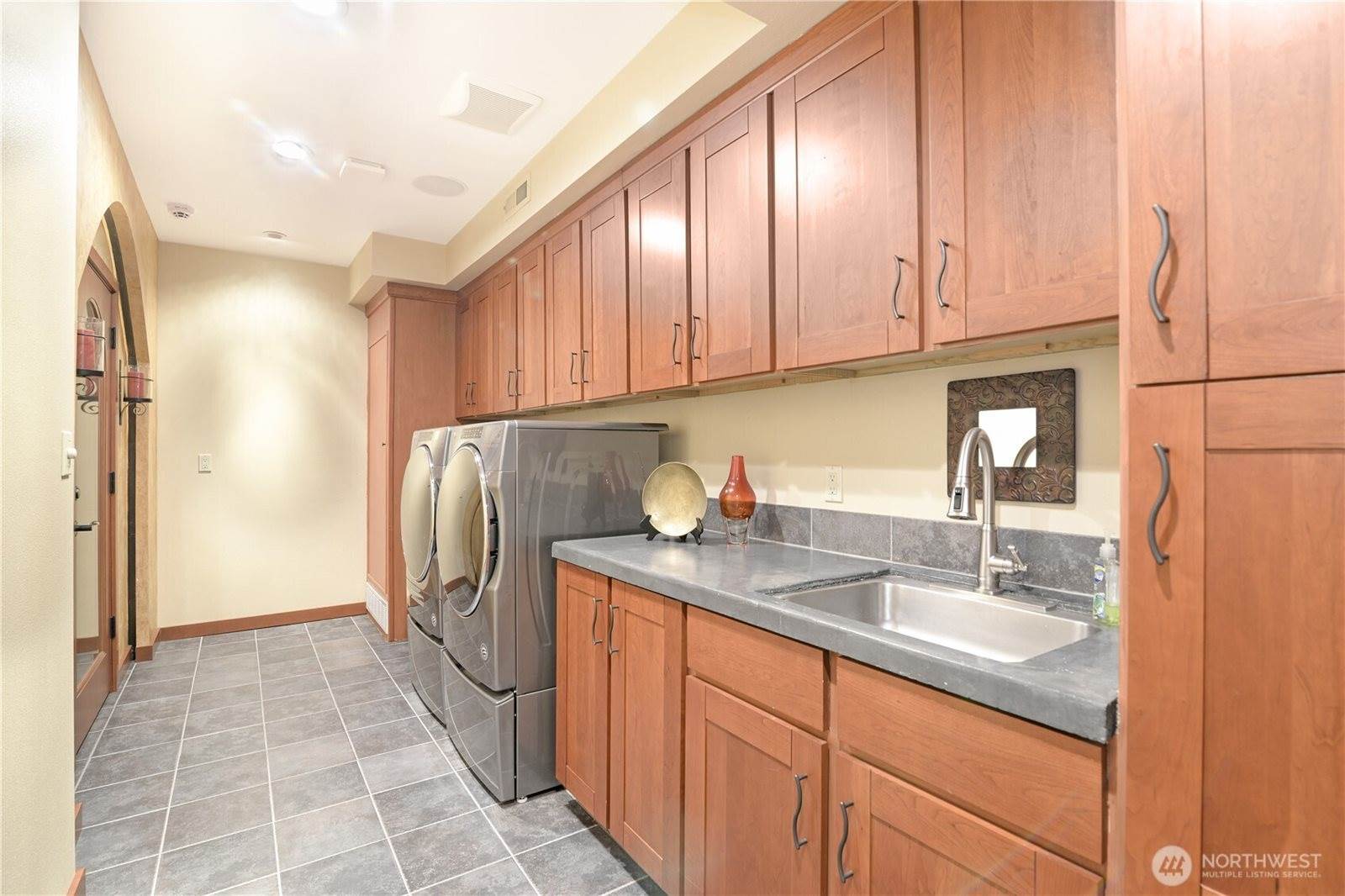 1916 Lakewood Drive SE, Olympia, WA 98501