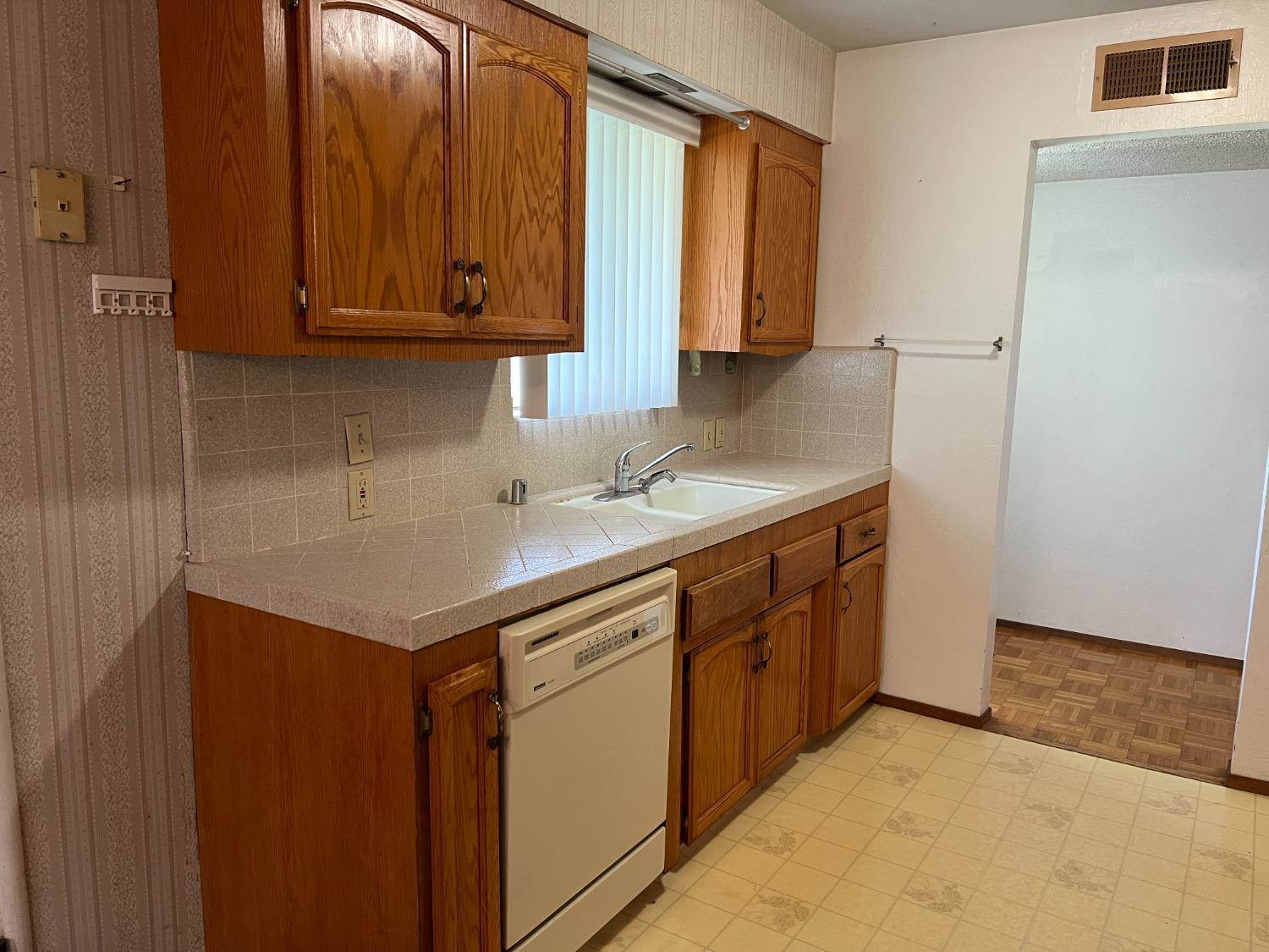 5908 Garden Avenue, Olivehurst, CA 95961