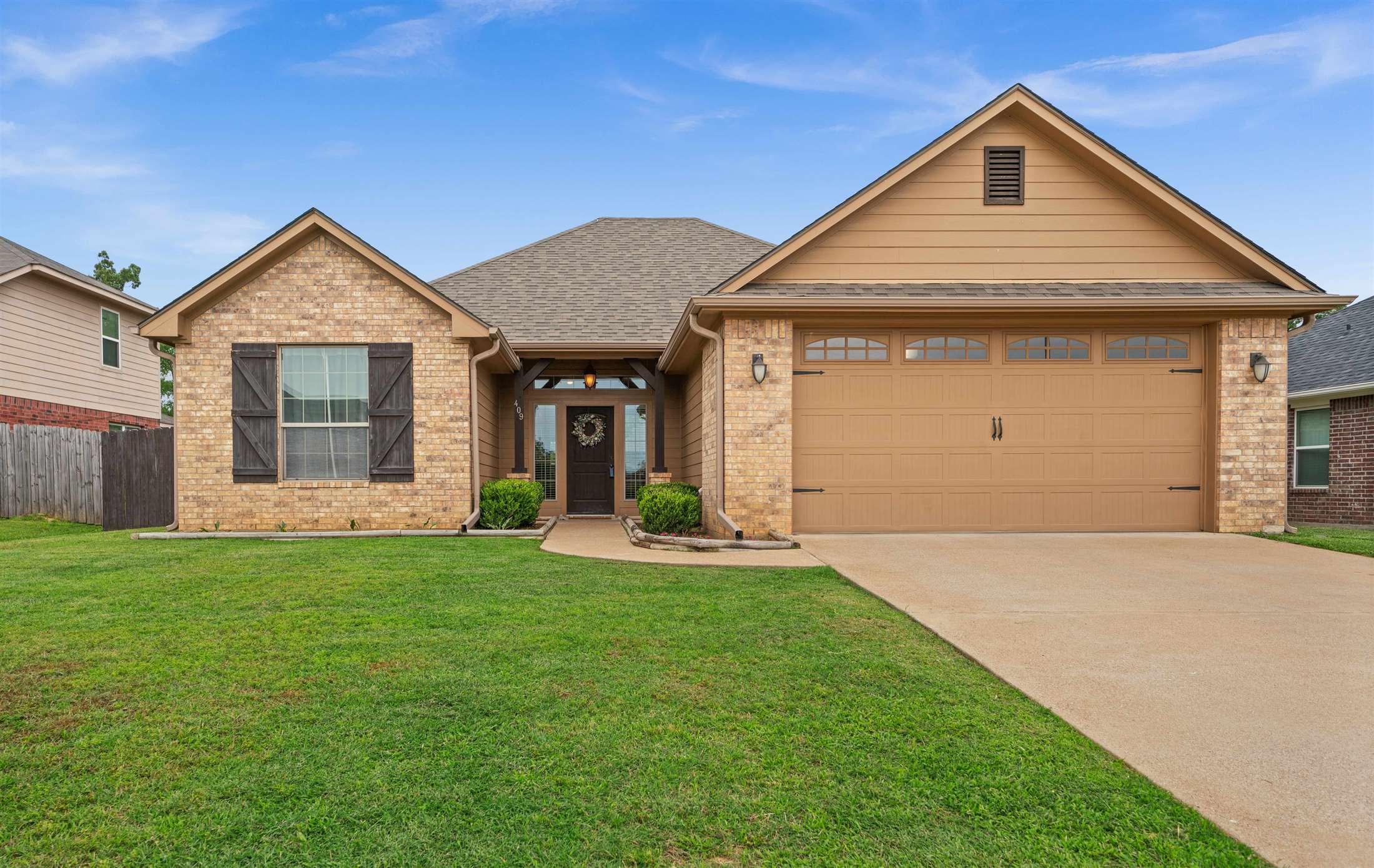 409 Harrell Dr., Chandler, TX 75758