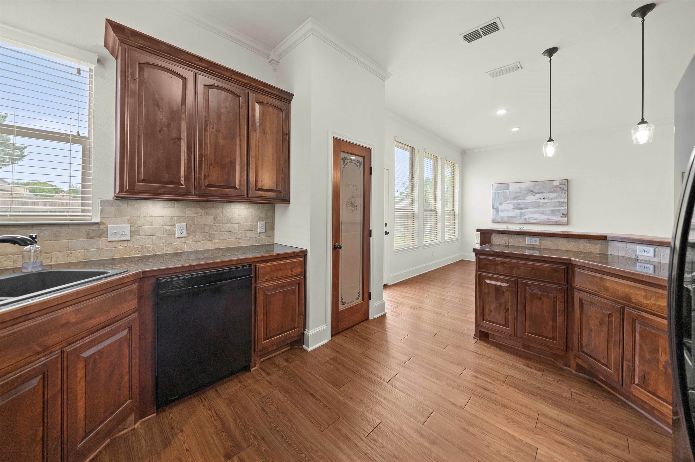 409 Harrell Dr., Chandler, TX 75758