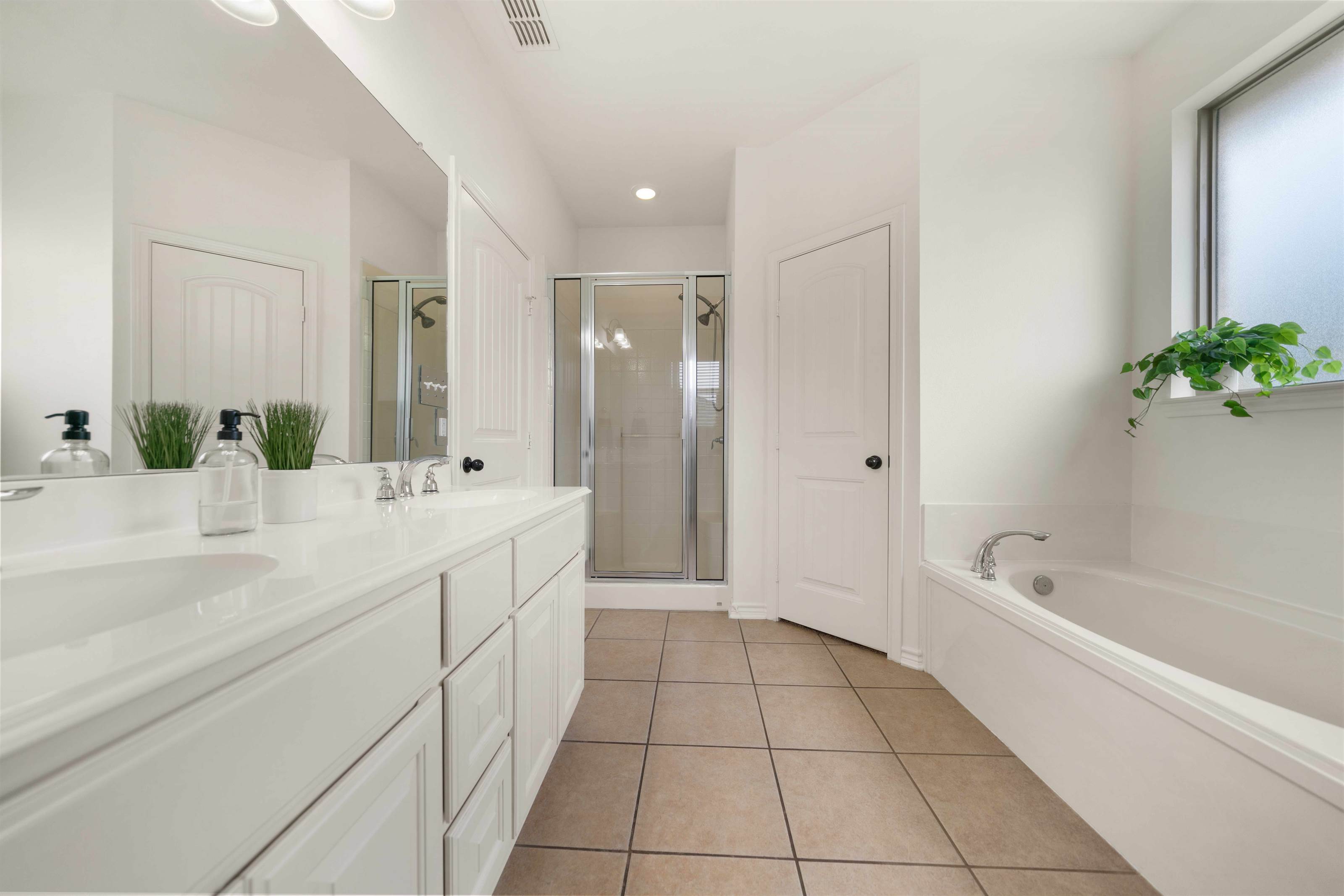 409 Harrell Dr., Chandler, TX 75758