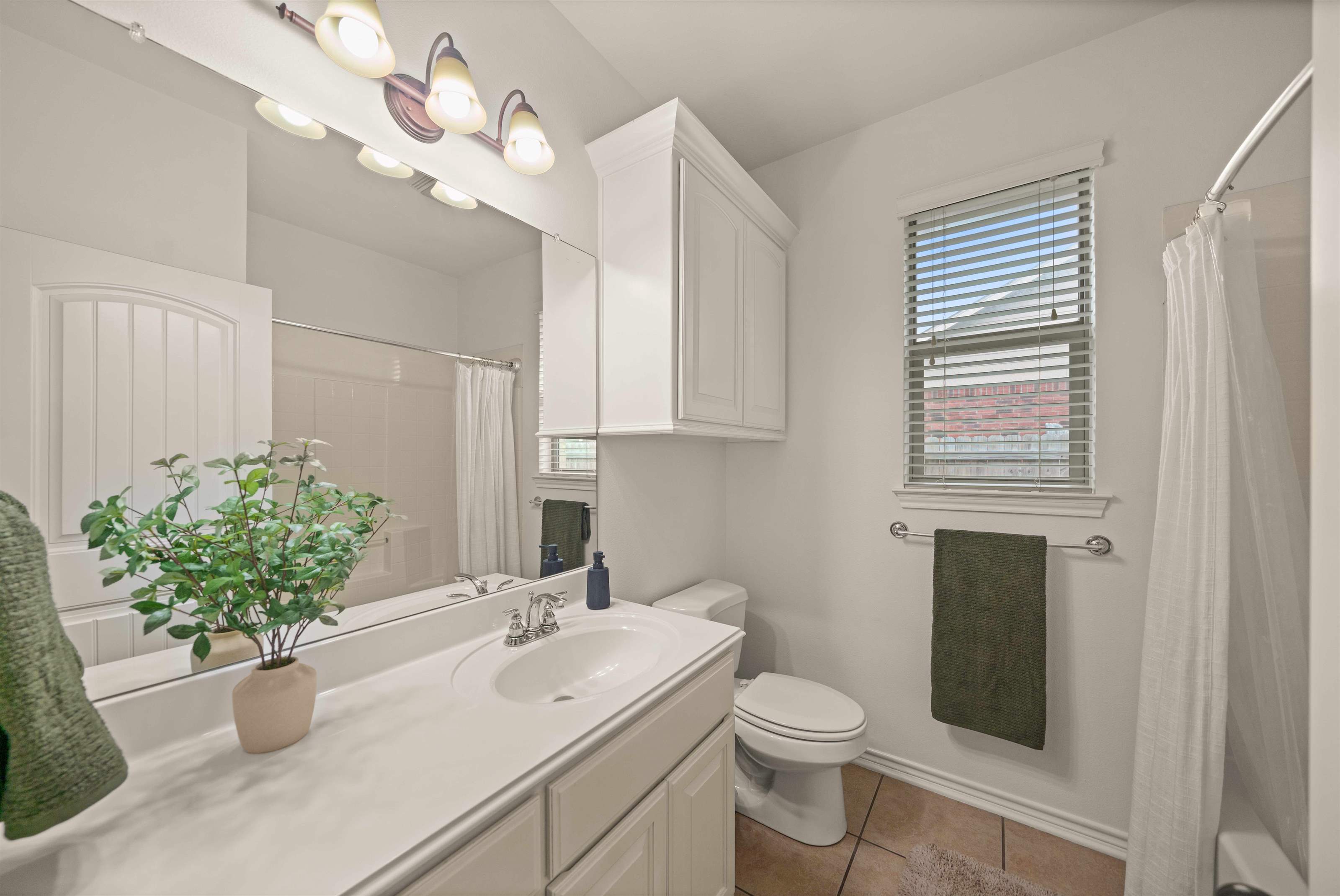 409 Harrell Dr., Chandler, TX 75758