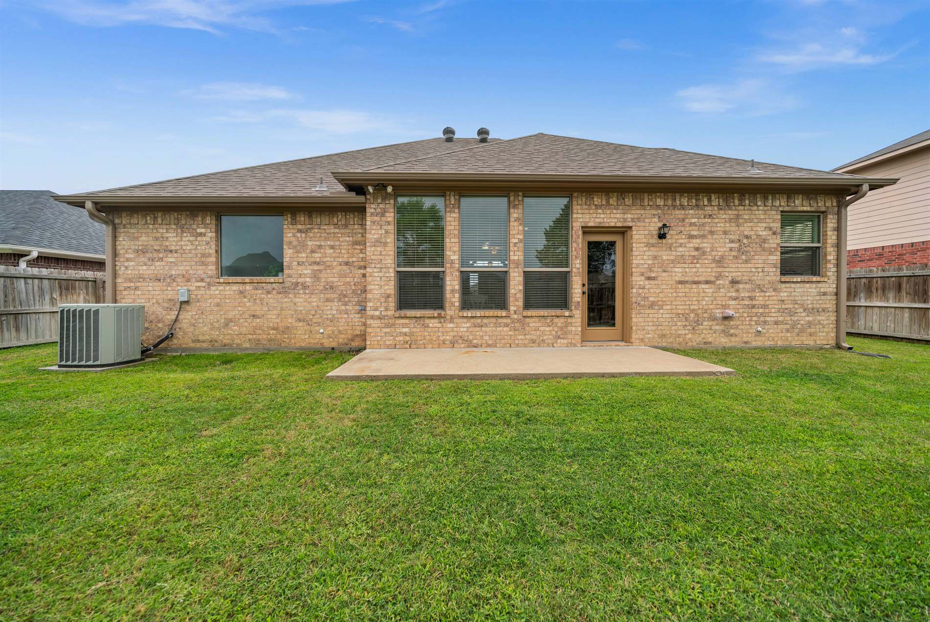 409 Harrell Dr., Chandler, TX 75758