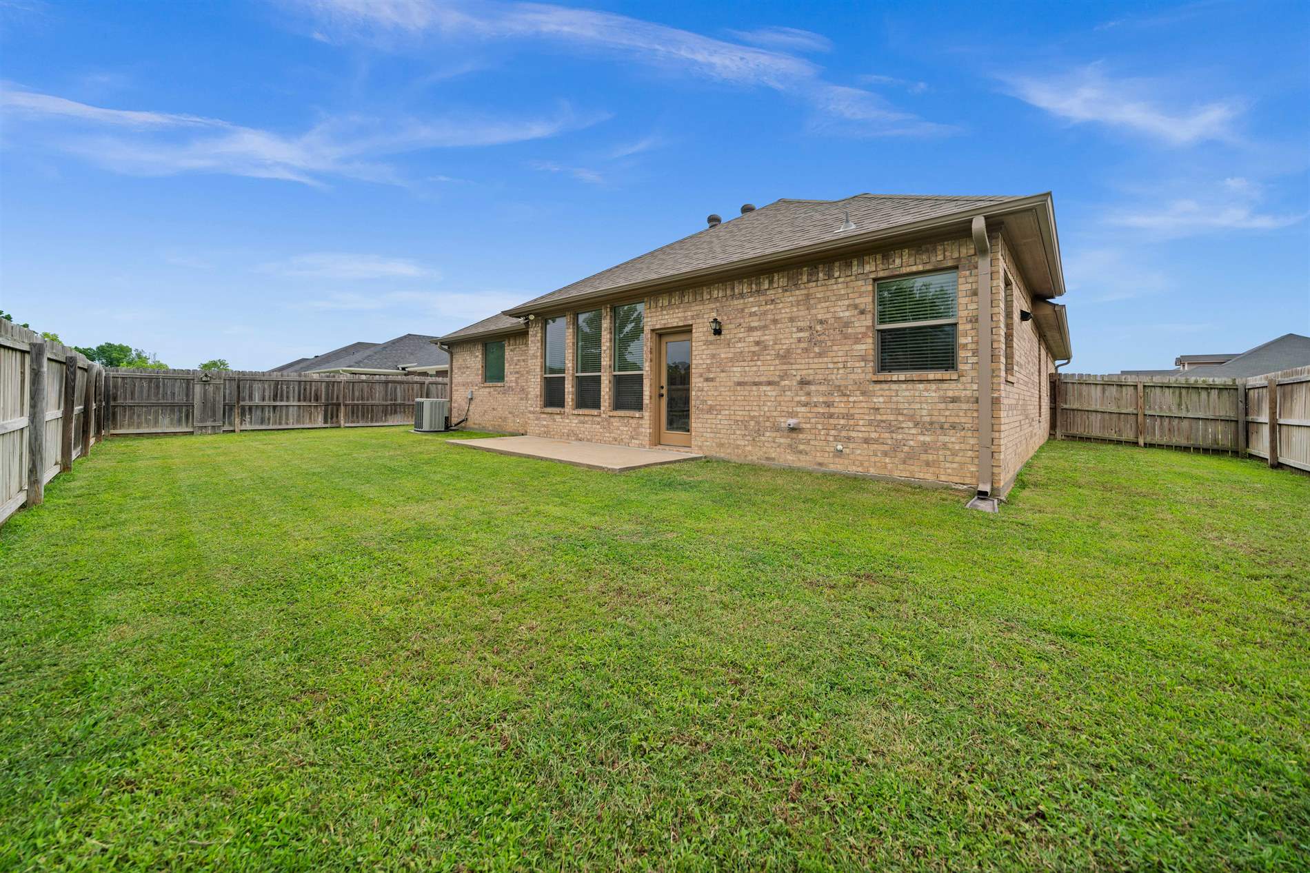 409 Harrell Dr., Chandler, TX 75758