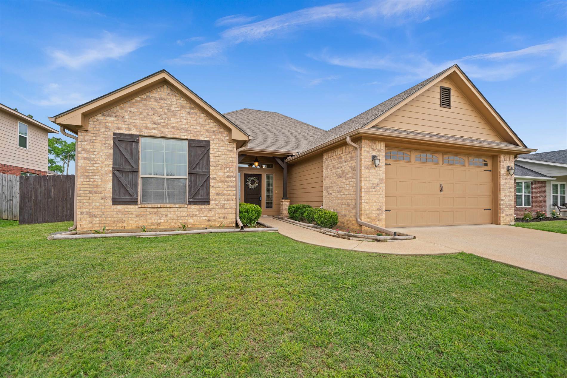 409 Harrell Dr., Chandler, TX 75758