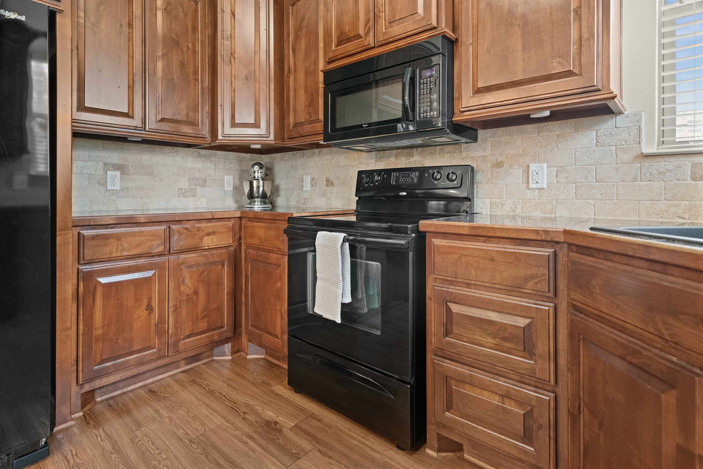 409 Harrell Dr., Chandler, TX 75758