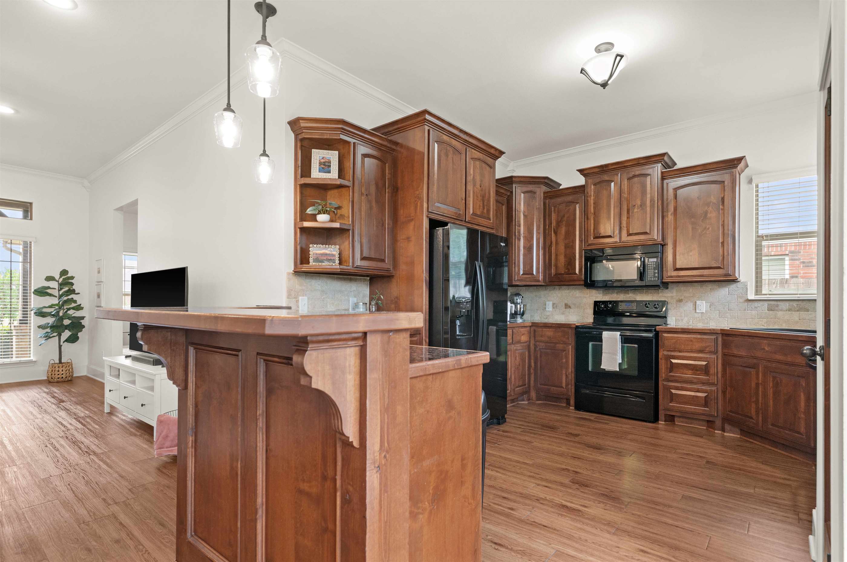 409 Harrell Dr., Chandler, TX 75758