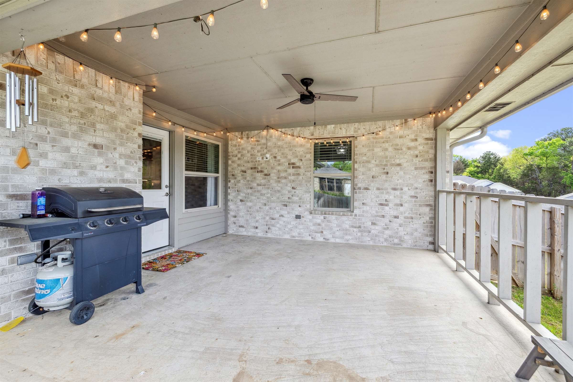 19889 Meadow West Ln, Flint, TX 75762