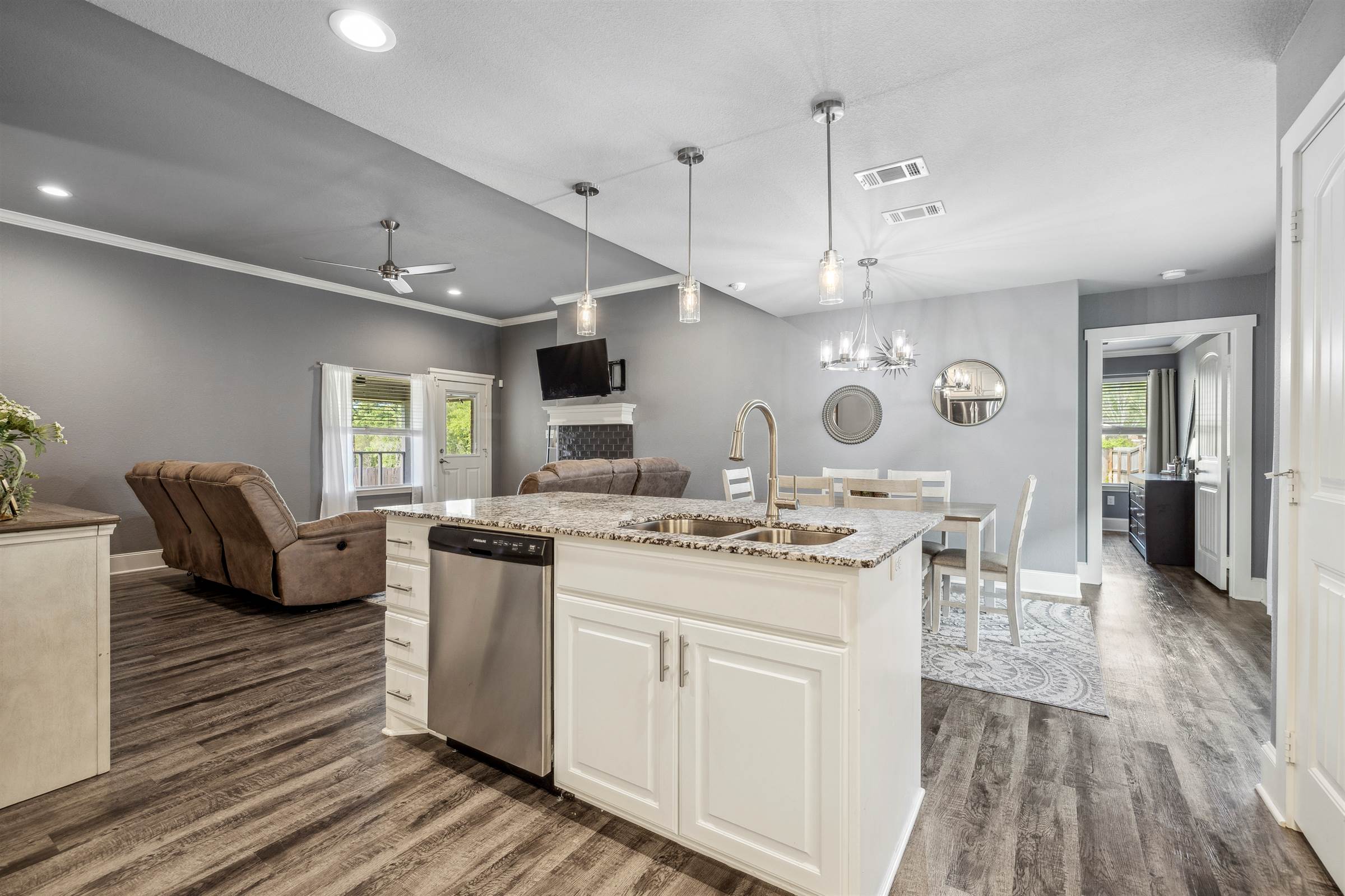 19889 Meadow West Ln, Flint, TX 75762