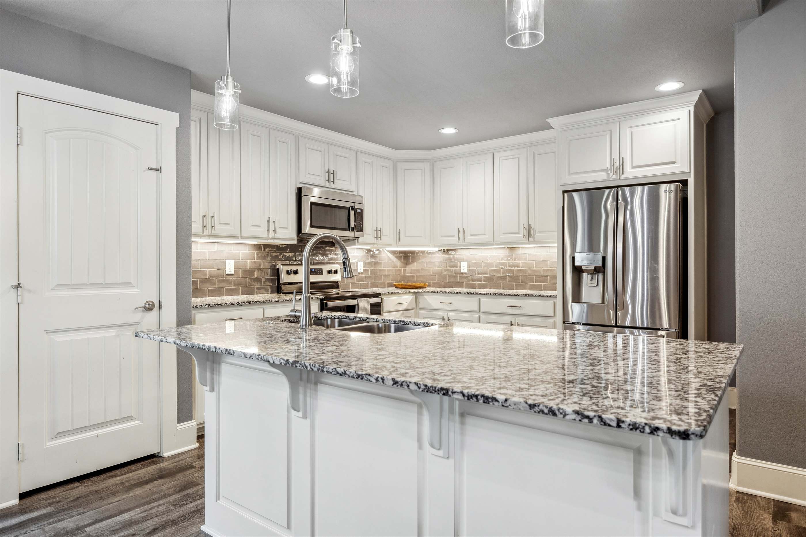 19889 Meadow West Ln, Flint, TX 75762