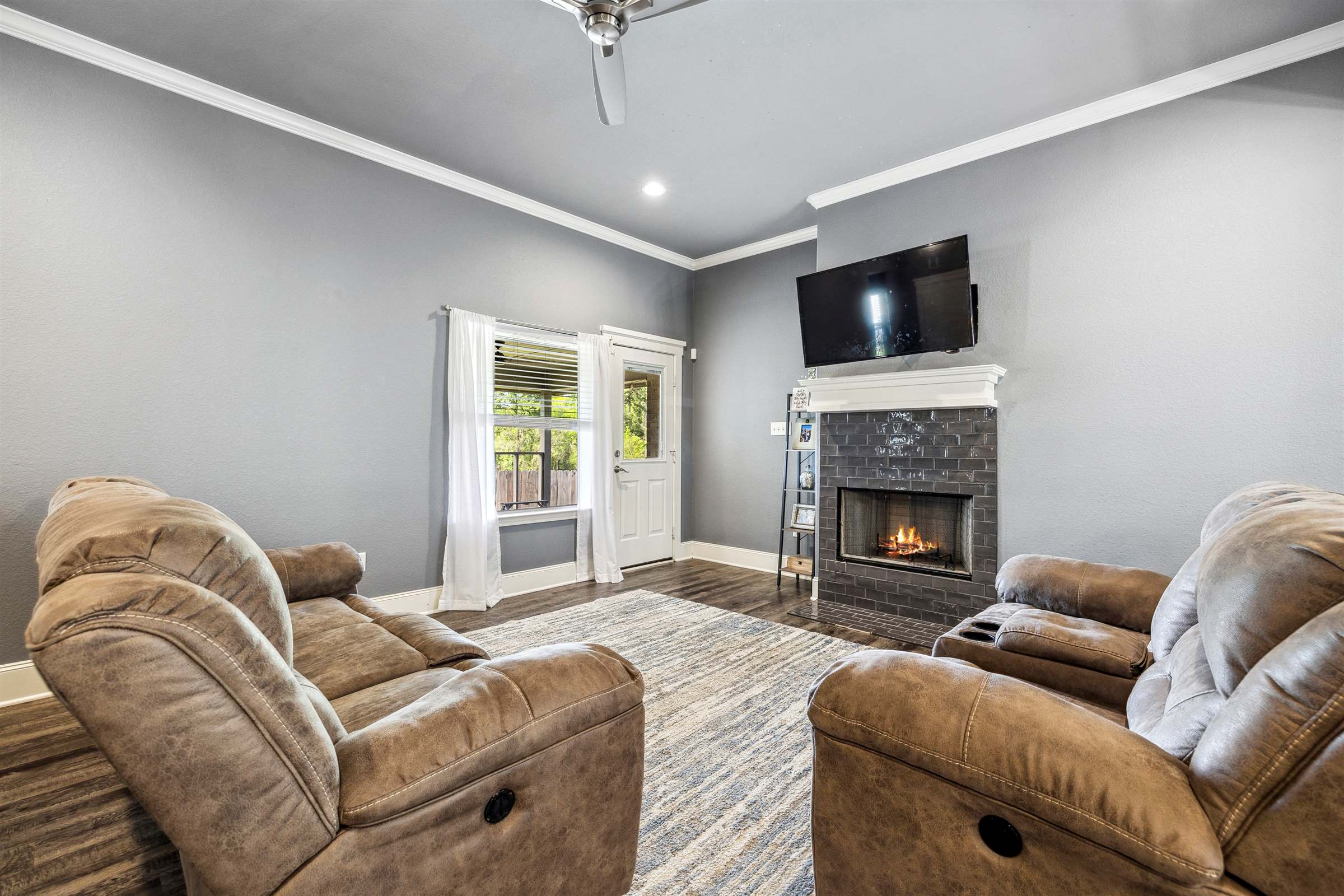 19889 Meadow West Ln, Flint, TX 75762