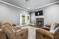 19889 Meadow West Ln, Flint, TX 75762