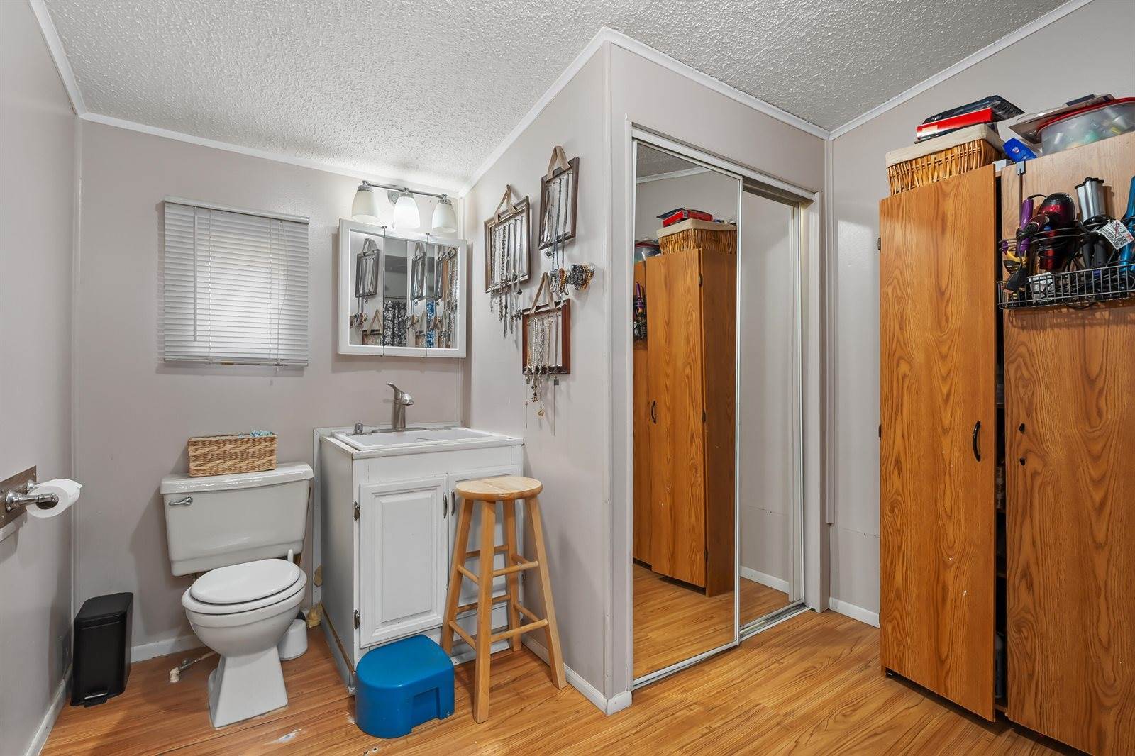 32274 20th Avenue, Gobles, MI 49055