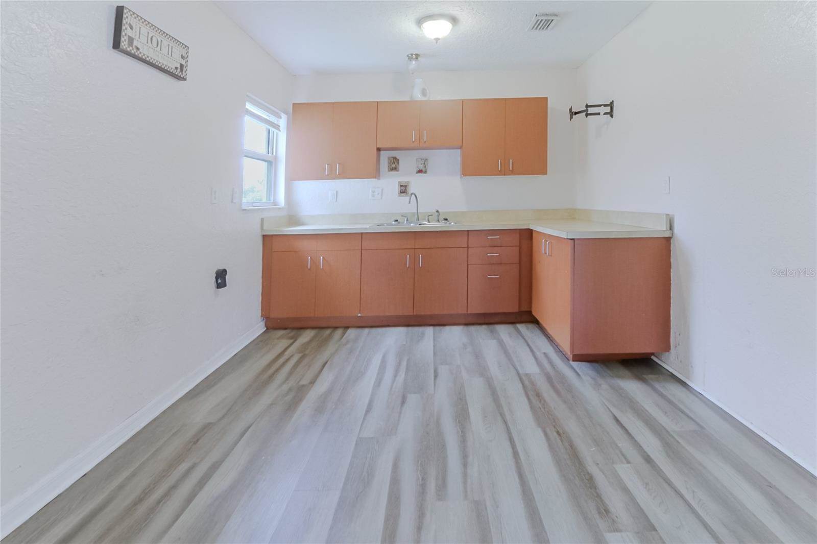 16 Flamevine Lane, Debary, FL 32713