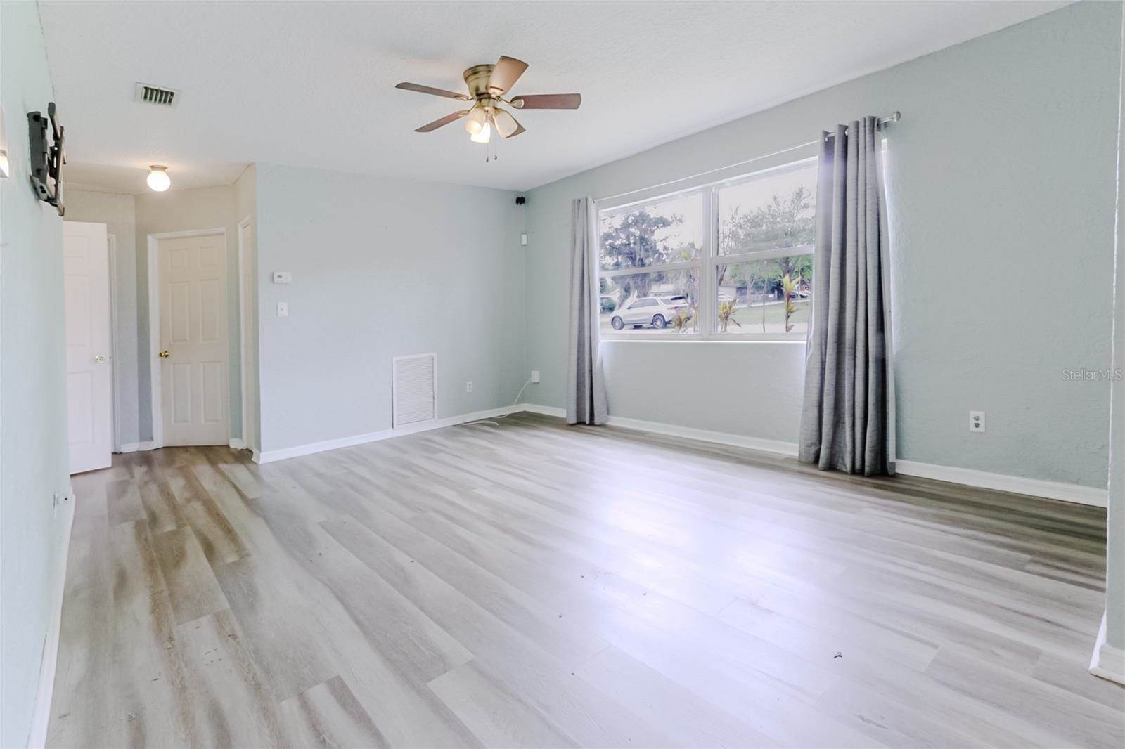 16 Flamevine Lane, Debary, FL 32713